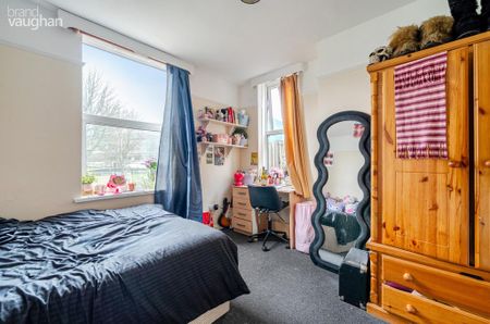 5 bedroom end of terrace house to rent - Photo 2