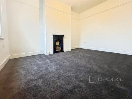 4 bedroom semi-detached house to rent - Photo 4