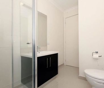 Charming and Bright 2-Bedroom Home in Thomastown - Photo 4
