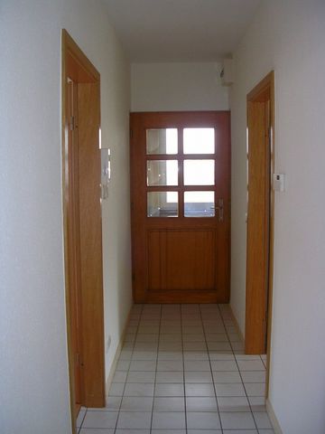 Location Appartement 4 pièces 62m² SARREGUEMINES 57200 - Photo 3