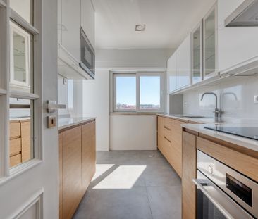 Refurbished 3-Bedroom in Carcavelos - Photo 4