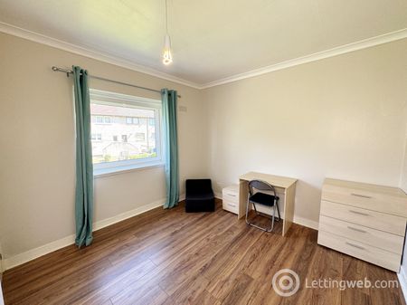 3 Bedroom Flat to Rent - Photo 5