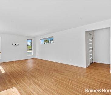 BRAND NEW Family Home in Popular Spring Farm Estate! - Photo 5