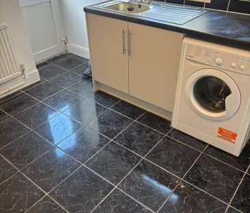 £1,250 PCM, Newly Refurbished Two Bedroom House with Enclosed Garde... - Photo 6