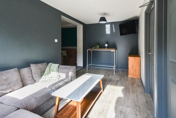 6 bedroom semi-detached house to rent - Photo 1