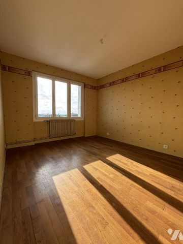 FOUGERES Bd Leclerc - Au 3ème étage avec BALCON. Lumineux appartement de 65 m² comprenant entré... - Photo 5