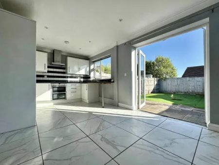 Hillcrest Drive, Ashington, RH20 3 bedroom semi-detached house to rent - Photo 3