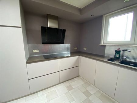 Bel etage woning te Prins Albertlaan Oostende met garage én tuin. - Photo 5