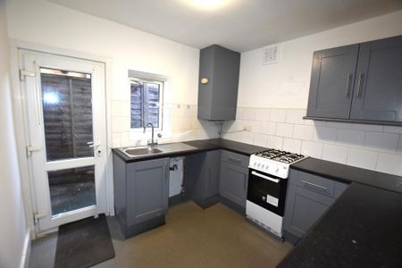 3 bedroom terraced house to rent - Photo 5