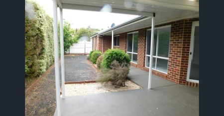 Ideal Family Home - Photo 2