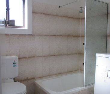 RENOVATED FLAT IN ETTALONG - Photo 3