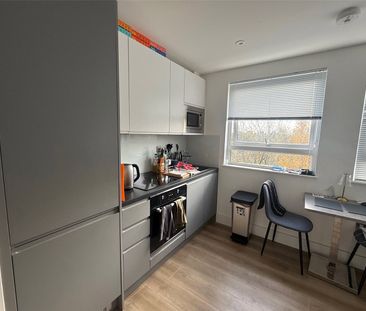 apartment to rent Wood Street, East Grinstead, West Sussex, RH19 - Photo 4