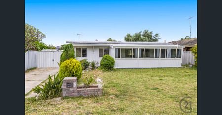 Neat & Tidy home with workshop and side access - Photo 2
