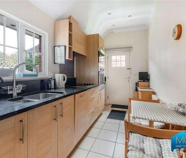 Chalet Estate, Hammers Lane, London, NW7 - Photo 6