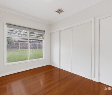 Ideal Family Home in a Blue-Ribbon Avondale Heights Pocket - Photo 5