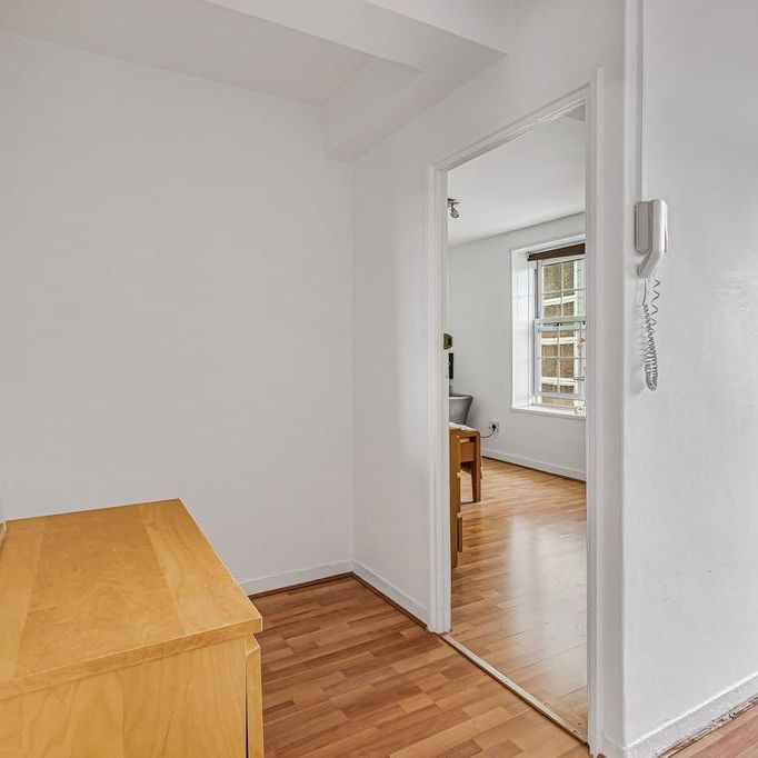 4 bedroom flat to rent - Photo 1