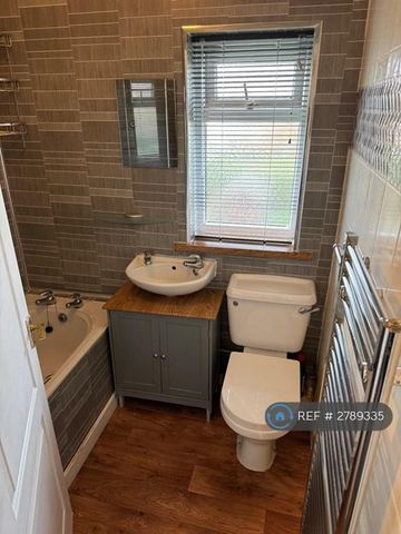 3 bedroom terraced house to rent - Photo 3