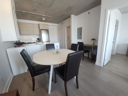 Condo meublé au cœur de Ville-Marie – vue, balcon et services premium - Photo 4