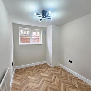 2 bedroom maisonette to rent - Photo 2