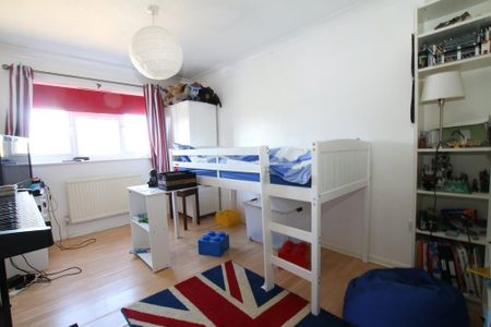 3 bedroom detached house to rent - Photo 3