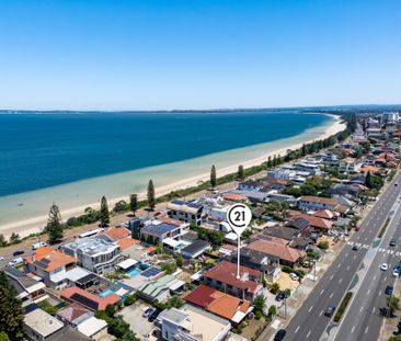 Stylish Entertainer's Duplex in a Lifestyle Location - Photo 5