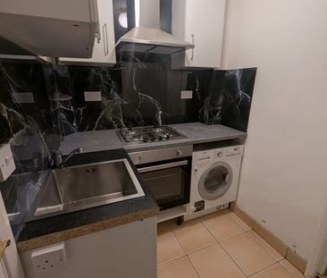 Studio Flat, Beaconsfield Road, N11 - Photo 1