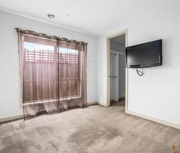 MODERN & SPACIOUS | LIGHT FILLED | WALK TO THE BEACH - Photo 5