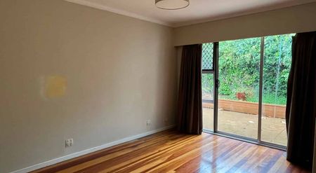 Spacious Family Home in Popular Pakuranga - Photo 2