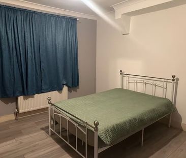 Room in a Shared House, Eastern Avenue, IG4 - Photo 6