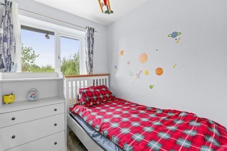 3 bedroom end of terrace house to rent - Photo 4