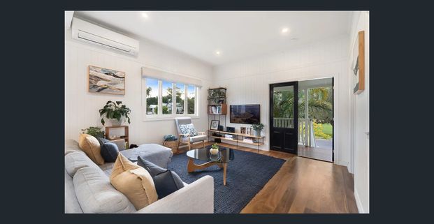 Your own private treehouse in an ultra-convenient location - Photo 1