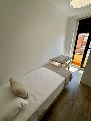 Carrer de les Roses, Manises, Valencian Community 46940 - Photo 1