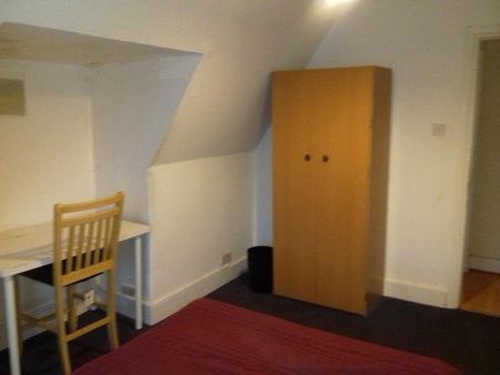 3 bedroom flat to rent - Photo 2