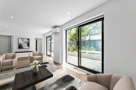 Stylish new two bed, two bath in central location - Photo 3