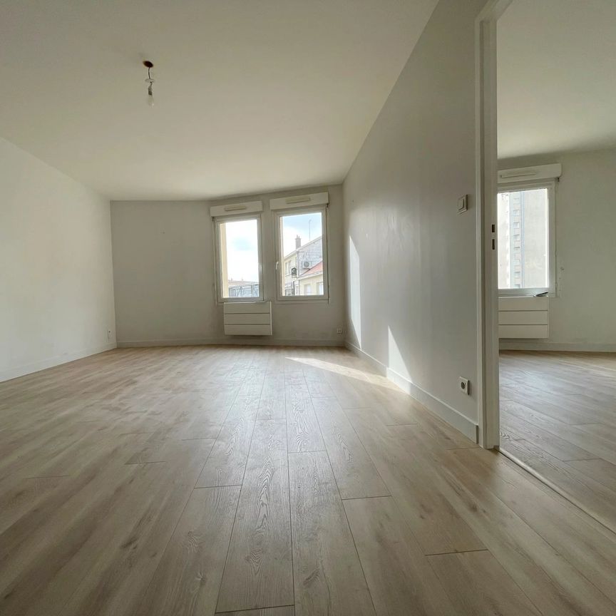 Location Appartement 2 pièces 51m² LE MAY SUR EVRE 49122 - Photo 1