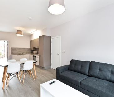 2 bedroom flat to rent - Photo 2