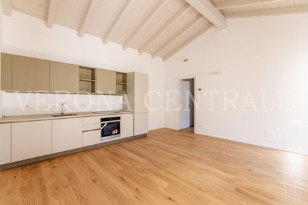 Luminoso Bilocale con Travi a Vista in Palazzo Ravignani Benini- Veronetta - Photo 2