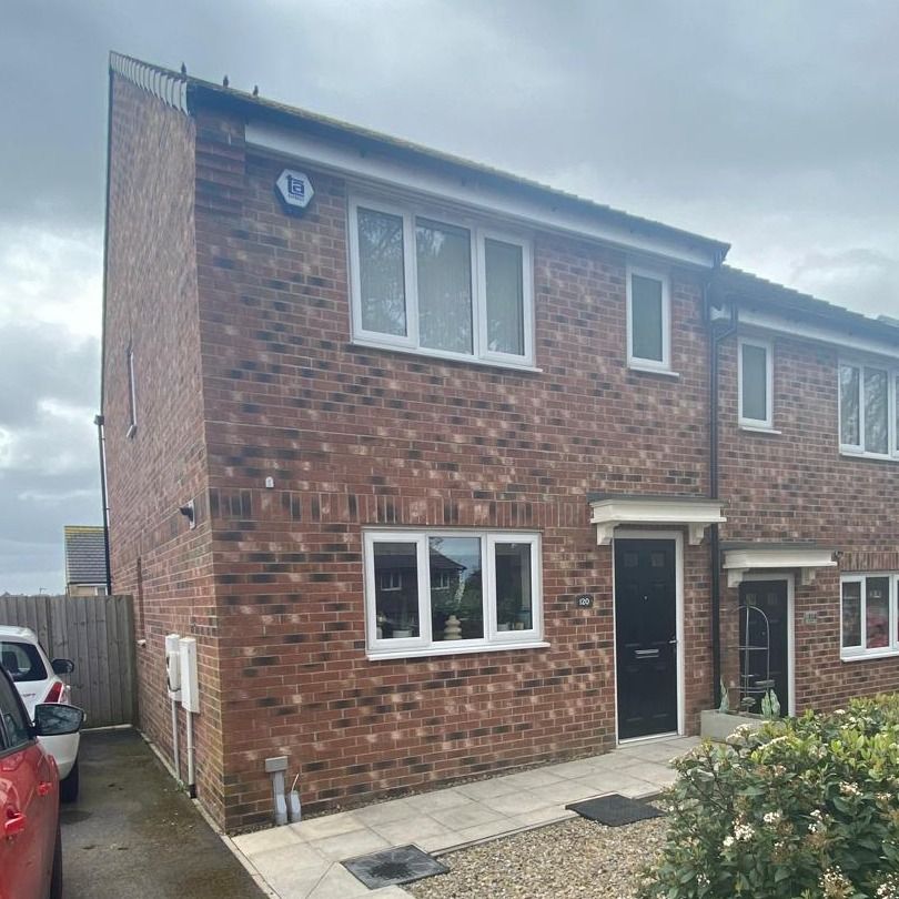 Brooklands Avenue, Seacroft - Photo 1