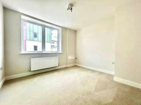 Victoria Road, Farnborough, Hampshire, GU14 - Photo 3