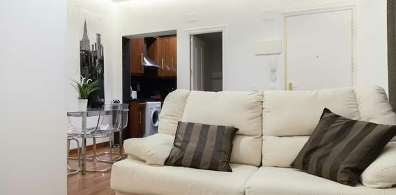 Calle del Divino Pastor, Madrid, Community of Madrid 28004 - Photo 2