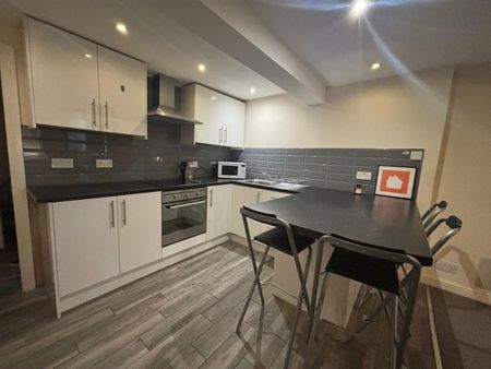 2 bedroom flat to rent - Photo 4