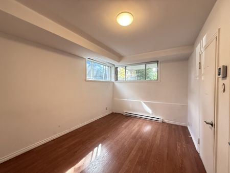 6049 39e Avenue, #A - Photo 3