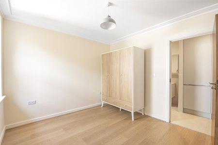 4 bedroom end of terrace house to rent - Photo 4