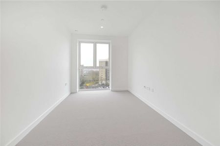 1 bedroom 5th floor apartment with far reaching views - Photo 2