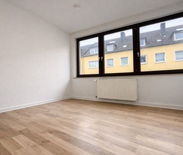 FRISCH RENOVIERTE 4-ZIMMERWOHNUNG MIT BALKON IN KREFELD ZU MIETEN! - Photo 4