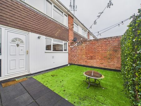 Mitton Way, Tewkesbury, Gloucestershire, GL20 - Photo 2