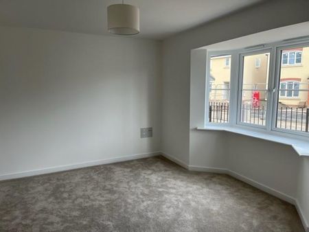 3 bedroom semi-detached house to rent - Photo 2
