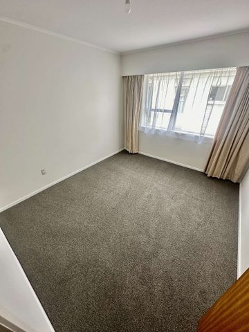 Nestled in the serene neighborhood of Chedworth, this delightful 3-bedroom (additional outside room), 2-bathroom home offers the perfect blend of comfort and convenience. - Photo 3