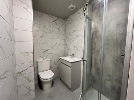 1 bedroom in a house share to rent - Photo 4