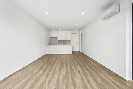 Stunning Top-Floor Corner Apartment in the Heart of Braddon - Photo 3